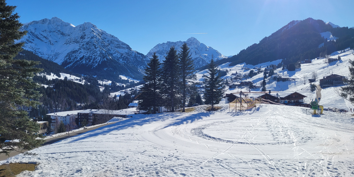 Blick vom Darmstädter Haus in Richtung Parsennn und Berge
