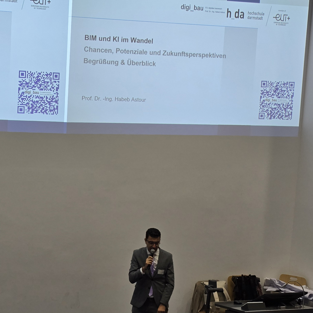 Die Veranstaltung „BIM und KI im Wandel: Chancen, Potenziale und Zukunftsperspektiven“ der buildingSMART-Regionalgruppe Rhein-Main stieß auf großes Interesse. Mehr als 50 Teilnehmende aus Wirtschaft, Wissenschaft und Praxis kamen an der Hochschule Darmstadt zusammen, um aktuelle Entwicklungen an der Schnittstelle von Building Information Modeling (BIM) und Künstlicher Intelligenz (KI) zu diskutieren.