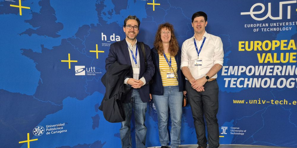Jochen Hack und Annette Wefer-Roehl zusammen mit Juan Tomás García Bermejo vom FB für Bergbau und Bauingenieurwesen, UPCT