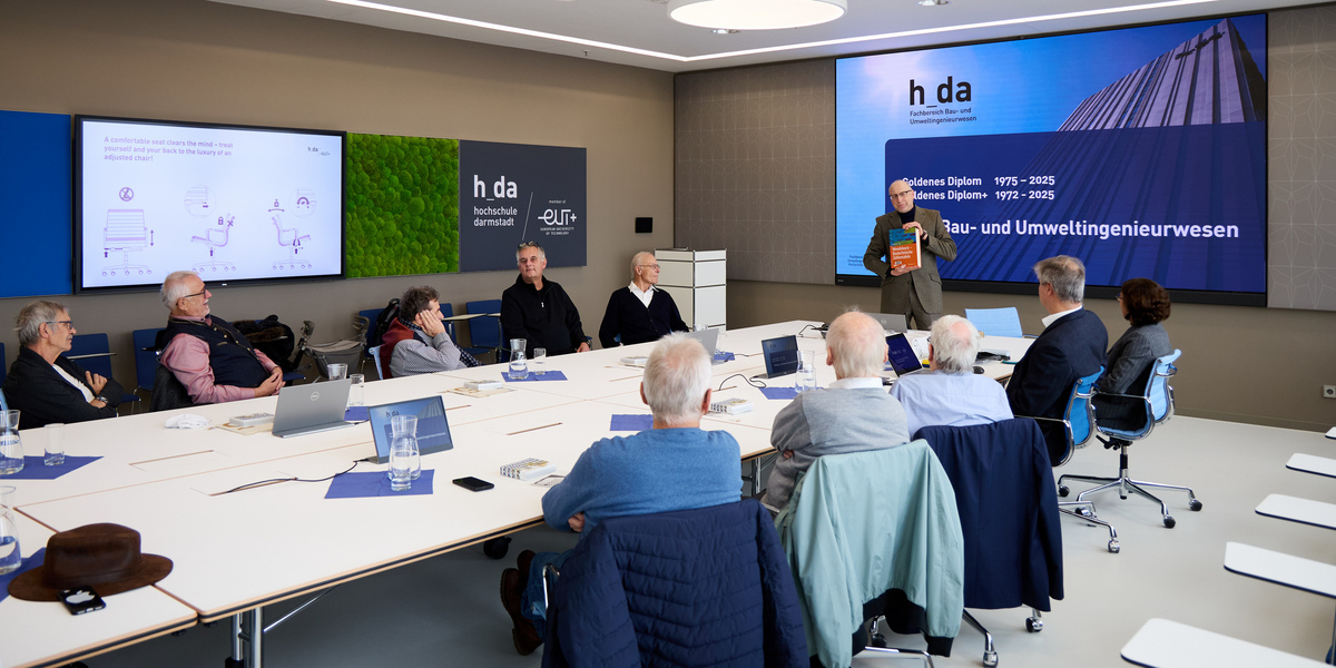 Ulrich Burbaum stellt den Fachbereich vor