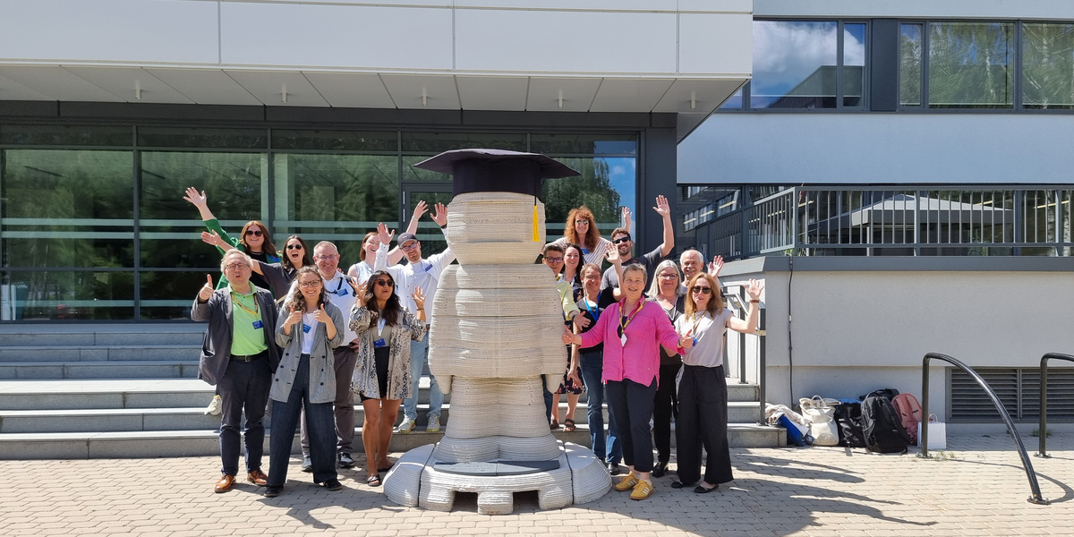 Gruppenbild von Personen der h_da beim Besuch in Riga