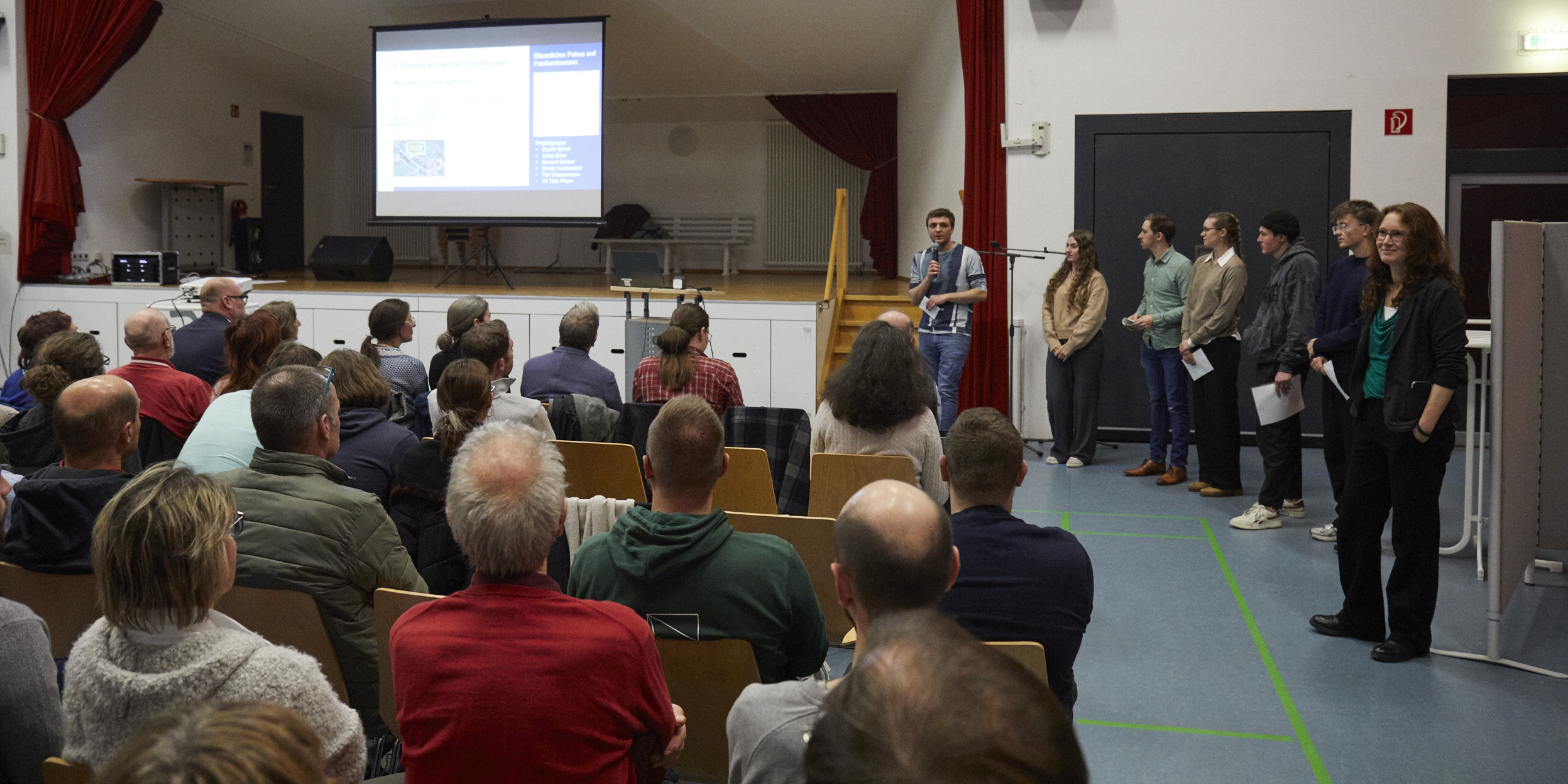 Die Studierenden präsentieren die Ergebnisse