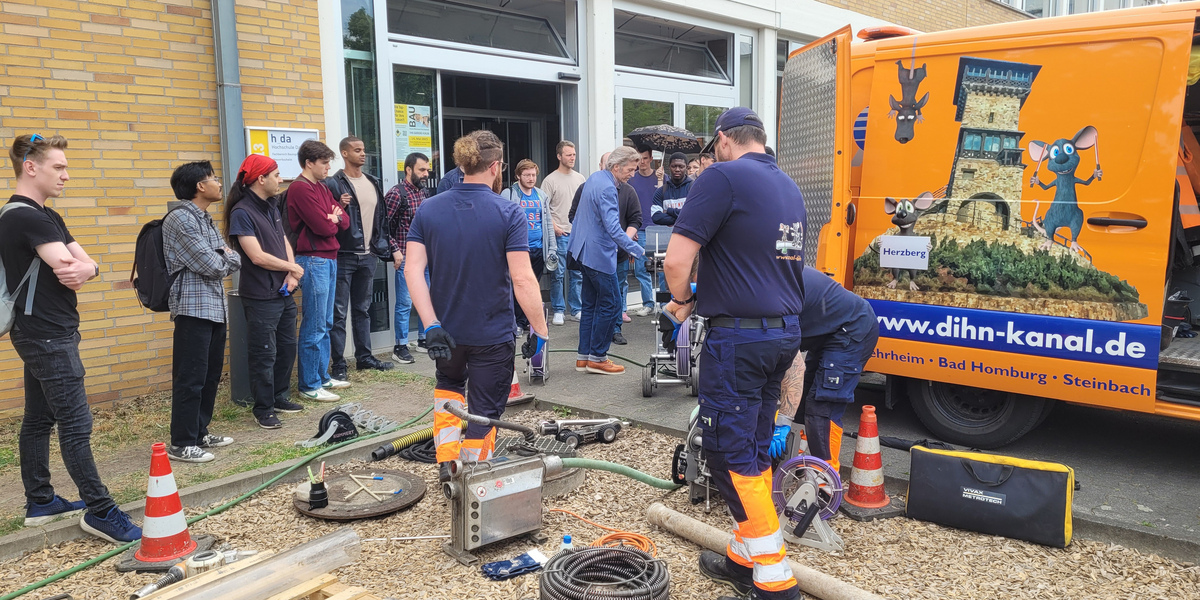 Demonstration der Kamerabefahrung und verschiedener weiterer Systeme für die Kanalsanierung