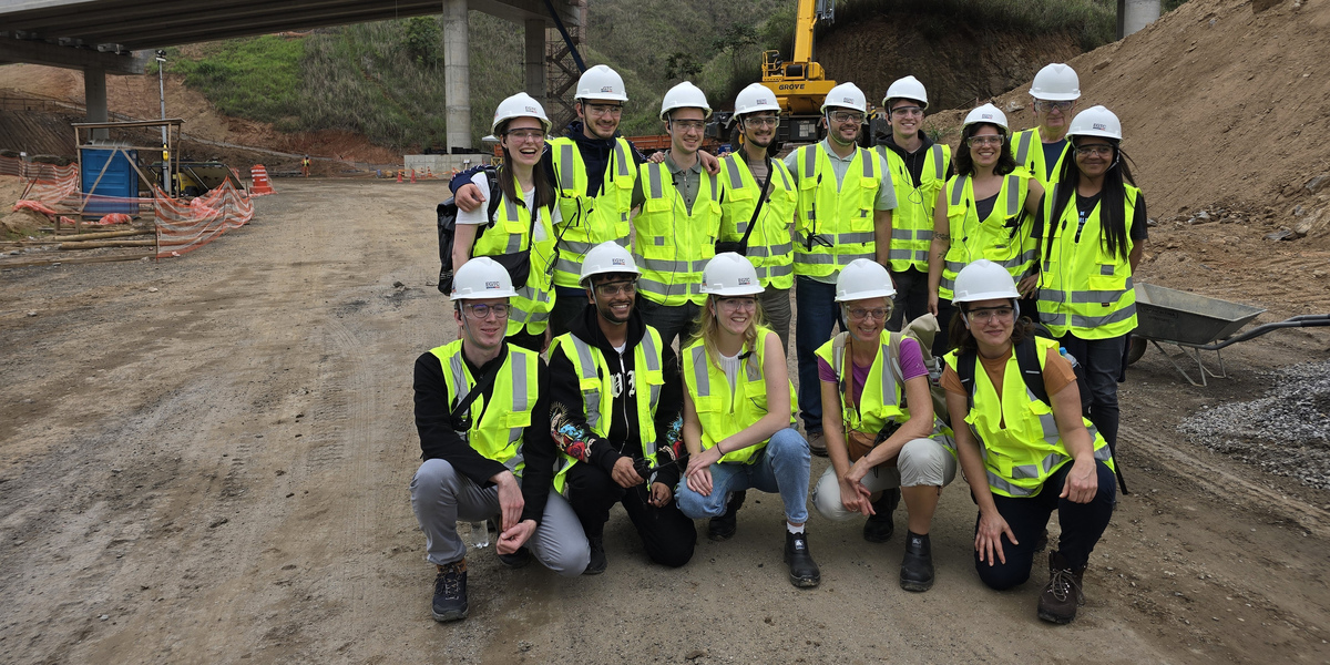 vorne von links nach rechts: Jonas Scholz, Emanuel Lal, Lena Döbert, Prof. Sandra Sondermann, Somajeh Ghobai Namhil hinten von links nach rechts: Kristin Follmann (Lehrbeauftragte), Patrick Ramge, Jérôme Doktor, David Silveira Homem, Prof. Gabriel Pedroso